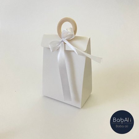 علبة كرتون مع شبره و حلقة خشب  12 قطعه